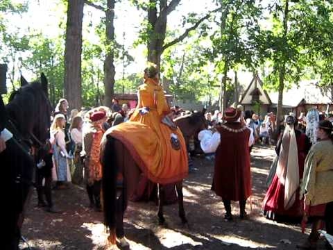 Queen Elizabeth Glorianna at the 2010 Michigan Ren...