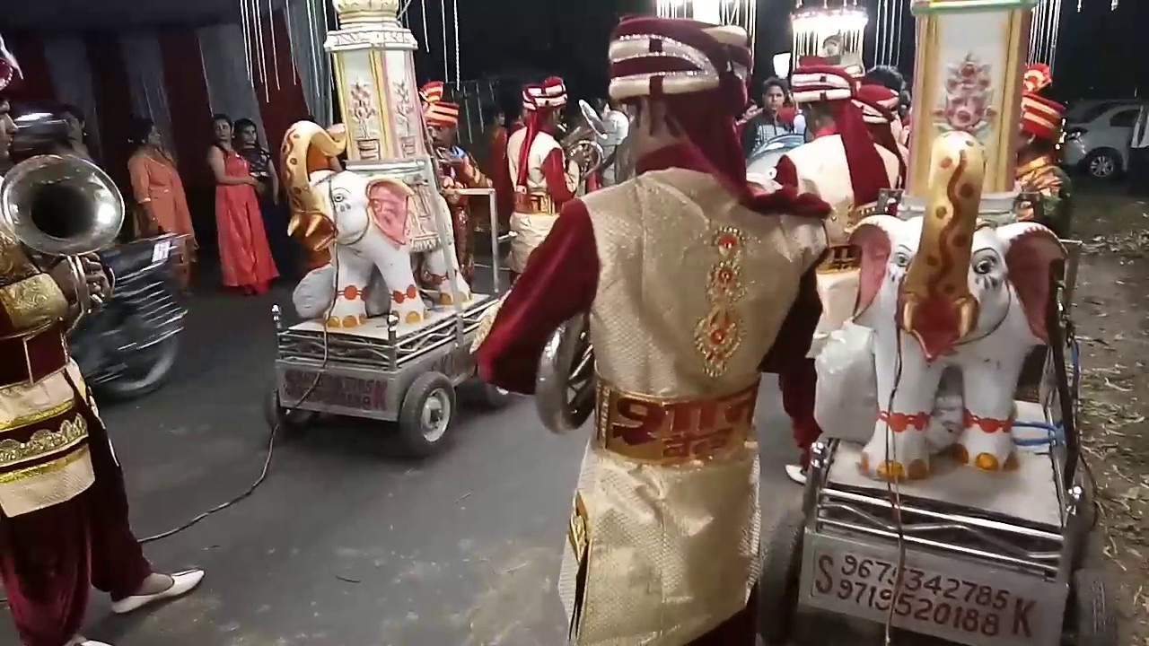 BAREILLY KI SHAN - SHAN BAND