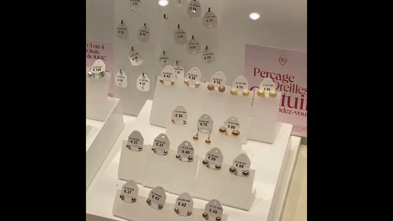 In store Jewellery shopping in Paris 