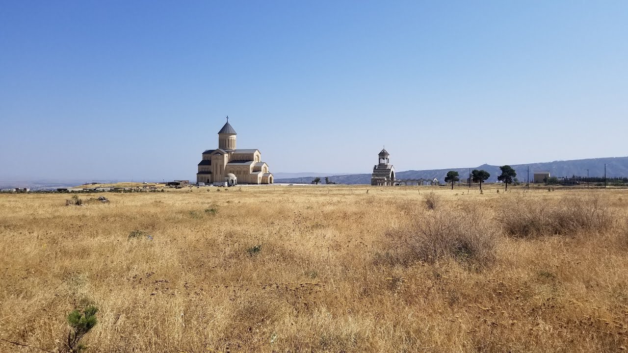 16.08.2022 Tbilisi. гора Махата. улица Пиросмани.