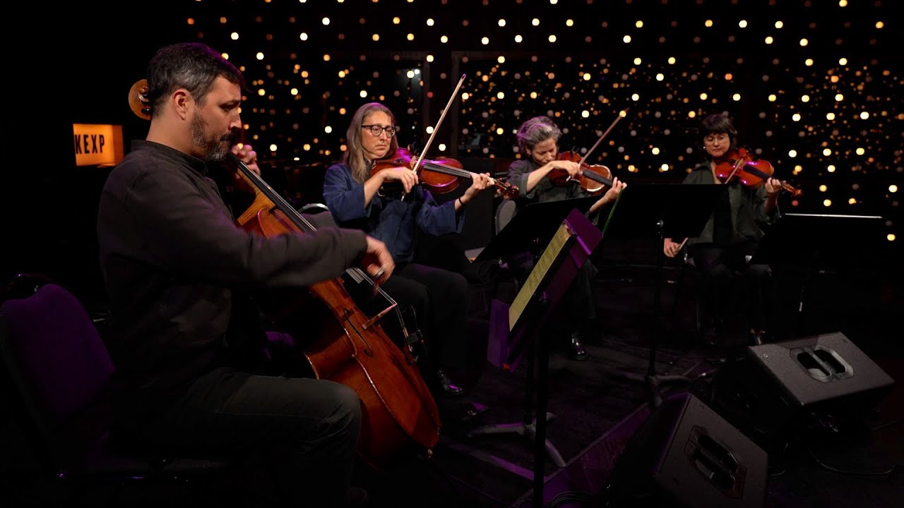 Obejrzyj Flore Laurentienne - Soir (Live on KEXP) w YouTube Obejrzyj Flore Laurentienne - Soir (Live on KEXP) w YouTube