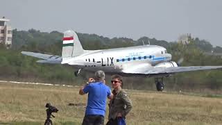 A very soft landing of the historic aircraft HA-LIX, Li-2T in Bucharest Banyasa Airport screenshot 5
