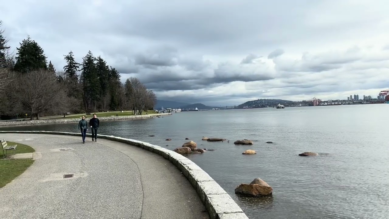 Day trips at Stanley Park Seawall, Vancouver #travel #nature #relax #park #lake #life 