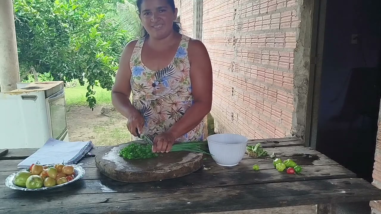 Almoço simples tradicional do interior nordestino espinhaço de porco