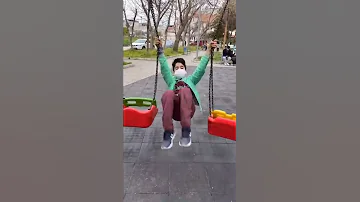 Kimler Böyle Bakalım 