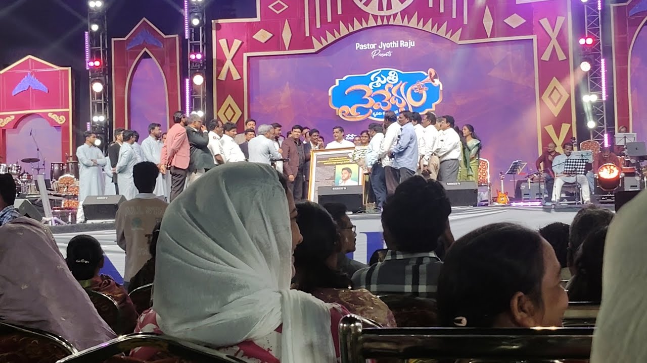 ఏలూరు లో ఉన్న పాస్టర్లు అందరూ కలిసి పాస్టర్ జ్యోతిరాజు గారిని సన్మానించడం