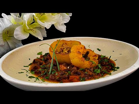 JUDÍAS NEGRAS AL HORNO CON PIMIENTOS ASADOS RELLENOS DE CEREALES.