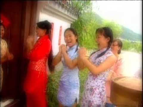 Смотреть «[卓依婷] 送你一个大年糕 -- 送你一个大年糕 (Official MV)» на YouTube