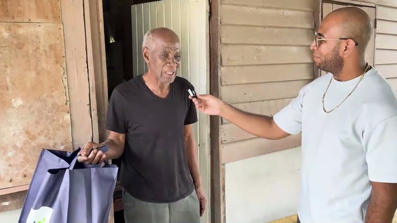 Riaz Ozir doneert 1 voor 12 voedselpakketten voor de mens in nood