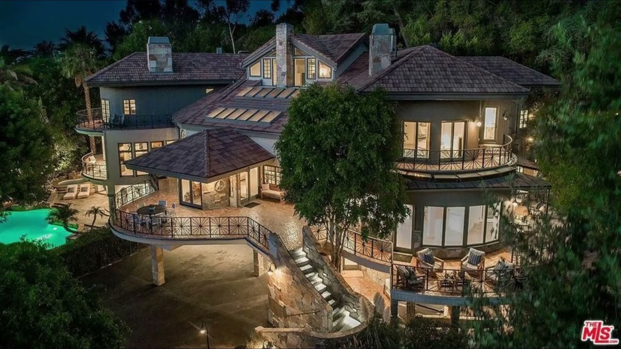 How Selena Gomez Net worth and How She Spends Her Money 2023