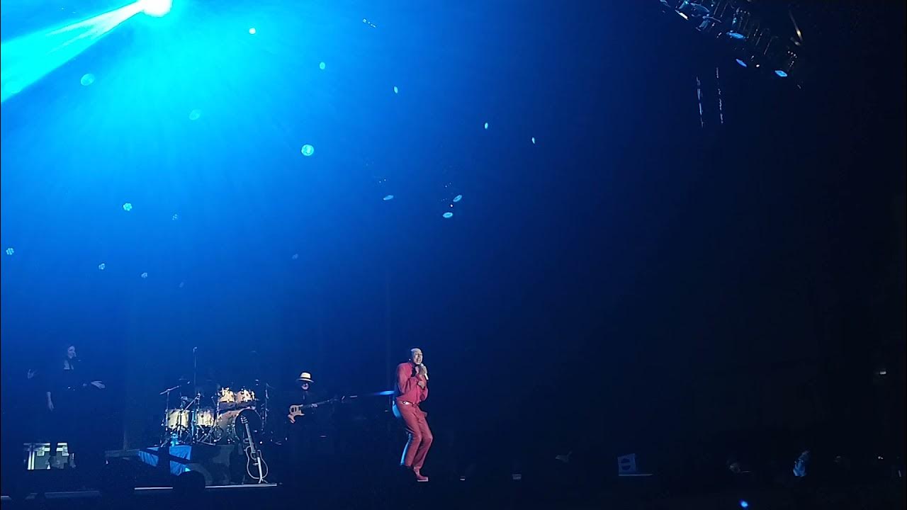 Smokey Robinson, LIVE from Fresno, 2021. Tracks Of My Tears. YouTube