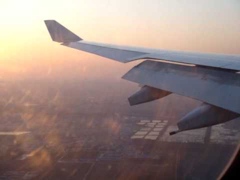 Air China A332 Landing at Beijing Capital International Airport in Late Afternoon Please select the subtitles function. Please kindly rate the video as well, thank you!!!! Details Flight No: CA112 / CX 6112 / KA 1112 Form Hong Kong International to Beijing Capital International Airport Date : 26/1/2009 Airbus A330-200 Registration: B-???? copyright @ hongkong905 (2009)