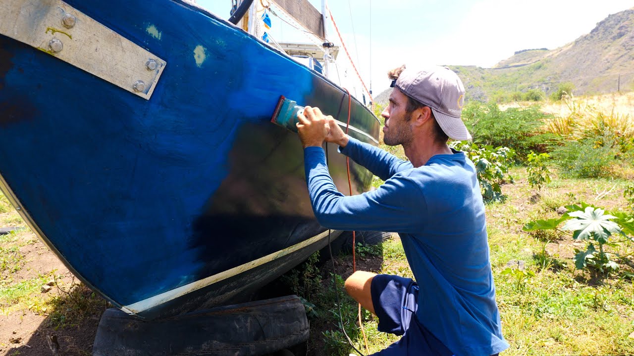 Boat work: Sanding & Painting the hull !