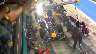 AbuDhabi F1 2011 Pit stop M.Webber