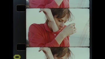 Julia-Sophie // x0x (Official Music Video)