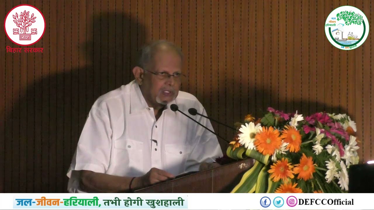 अंतर्राष्ट्रीय संगोष्ठी में अपने विचार रखते 