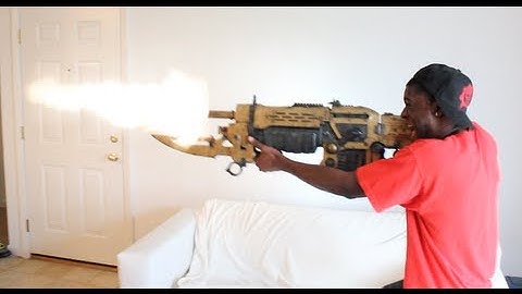 Gears of War 3 - Real Retro Lancer UNBOXING!