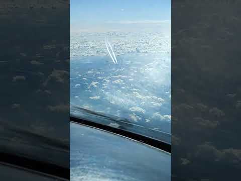 Вид из кабины самолета/ встречный борт