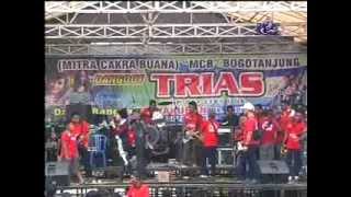 Brondong Tua Ratna Antika