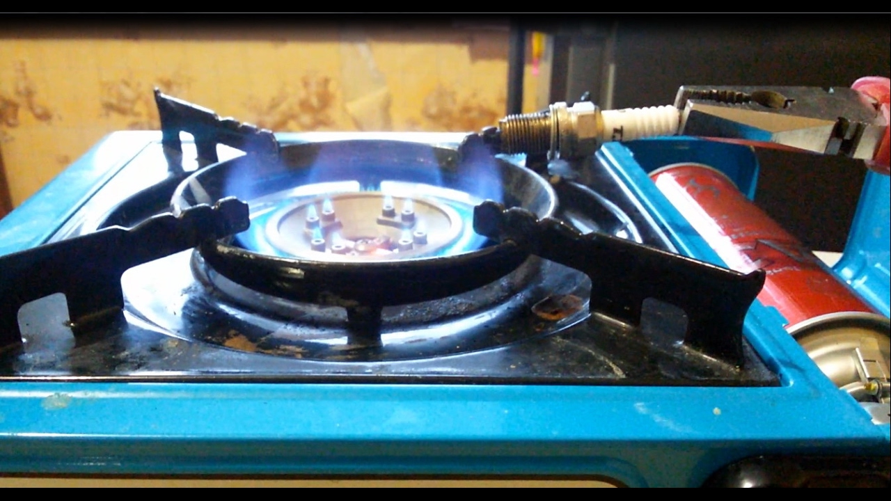 04 Как прокалить свечи зажигания на газовой плите - YouTube