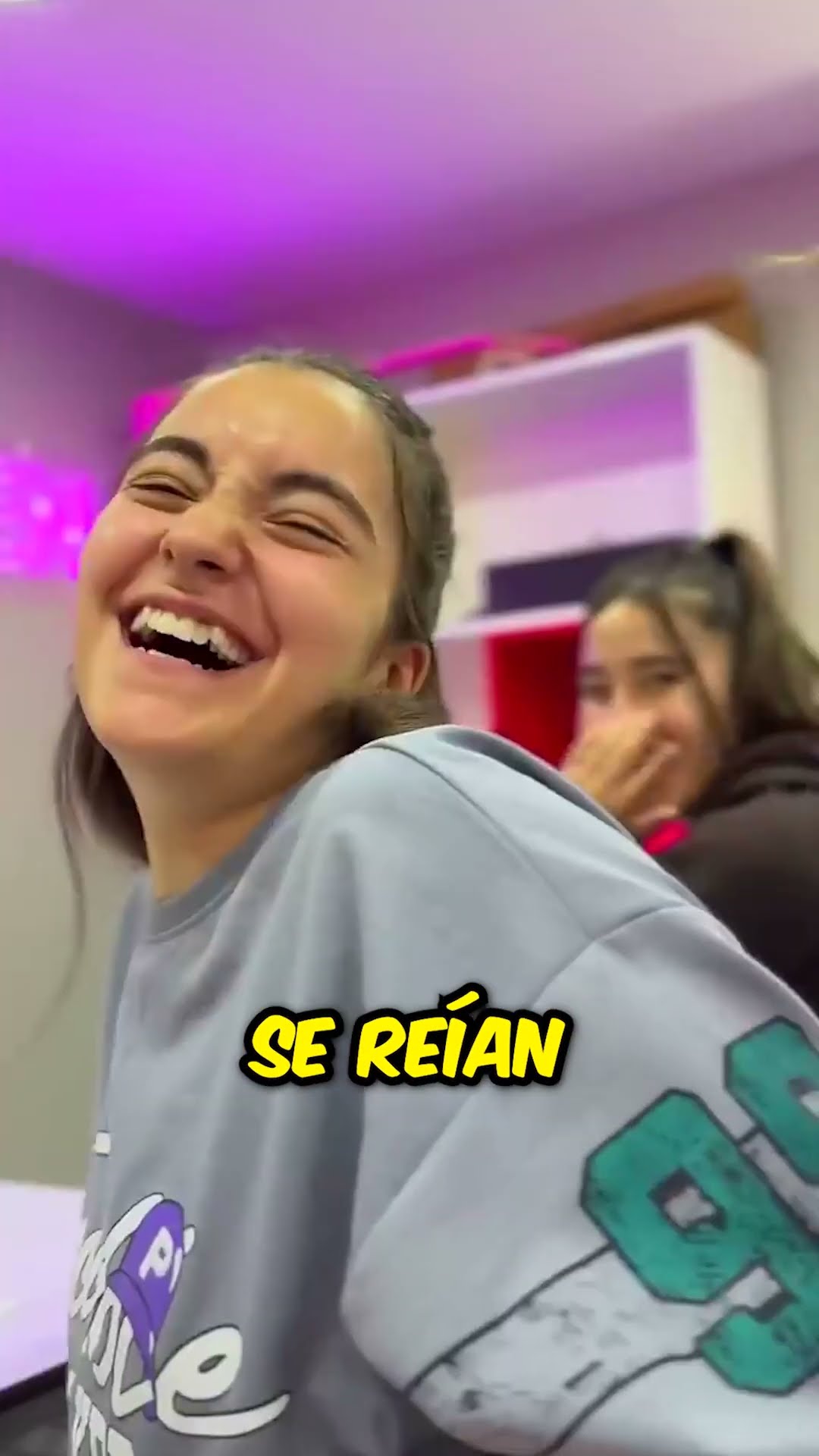La Maestra Reprendió al Niño por su Dibujo ? ?