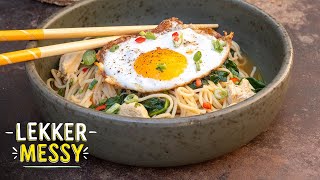 Download Lagu Snelle ramen noedels met kip en een eitje | Lekker Messy MP3