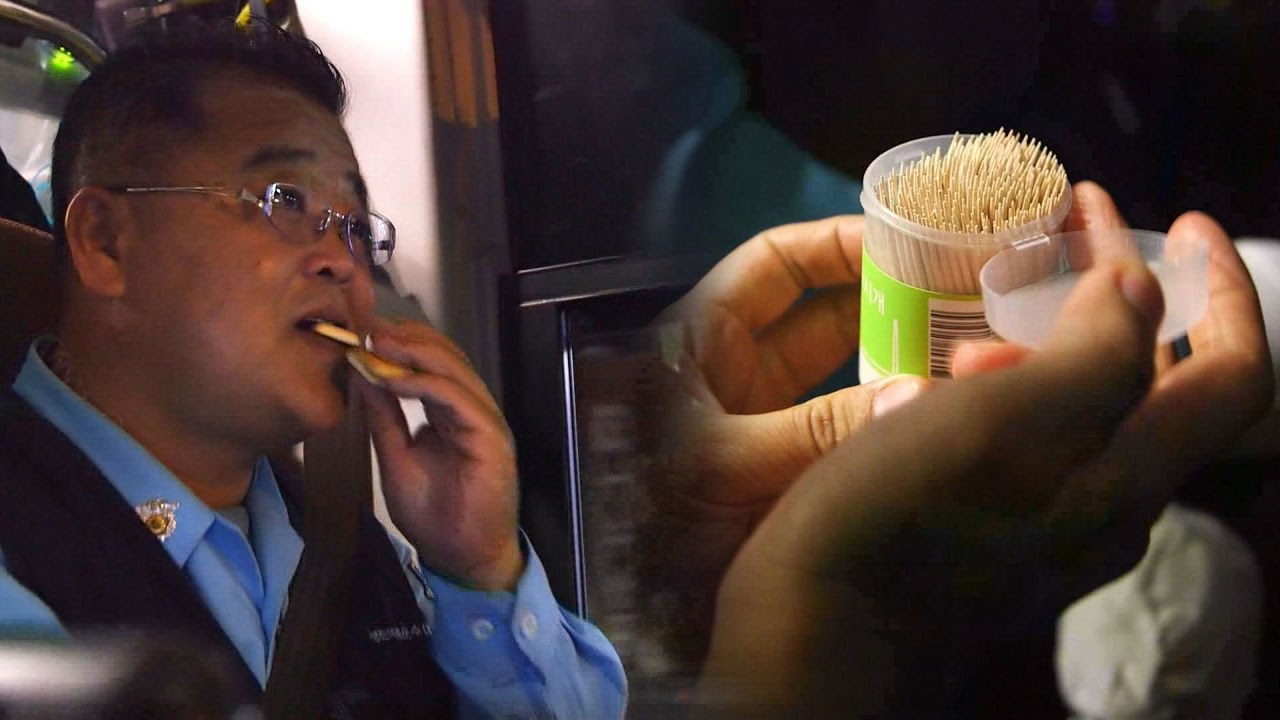 ‘이쑤시개’로 허벅지를 찌르며 졸음과 사투를 벌이는 버스기사 @SBS 스페셜 451회 20161009