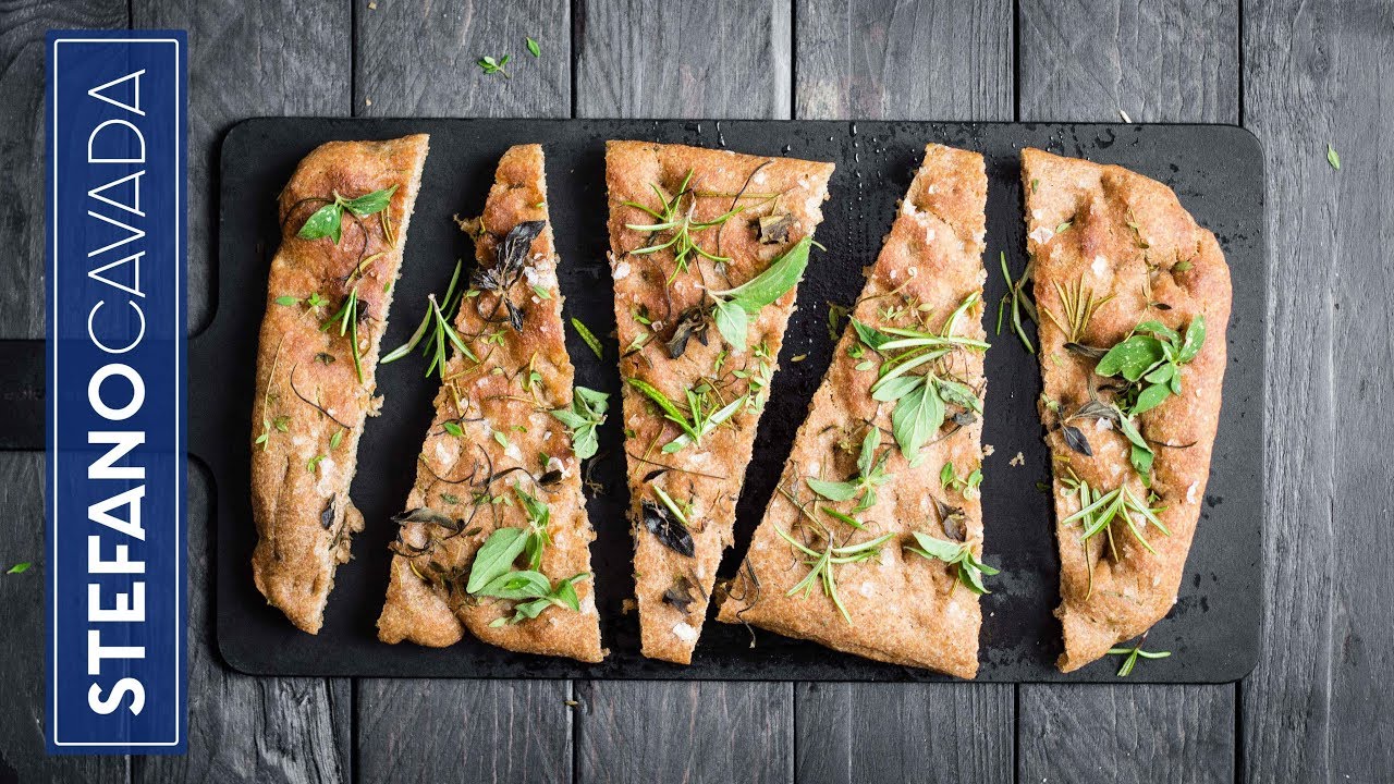 Focaccia di segale e farro con erbe di montagna 🌿 || #latuacontadina 👩🏻‍🌾
