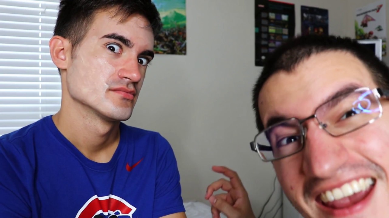 Брат делает мне макияж (ASMR)