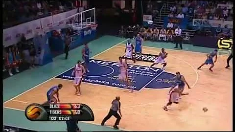 Daniel Dillon With the Steal and the Huge Jam!