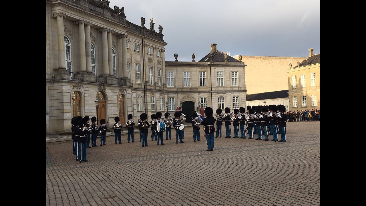 Marsch Siamese & Royal Guard Marsch by Danish Royal Life Guard band at Amalienborg Castle 5 Dec 2019