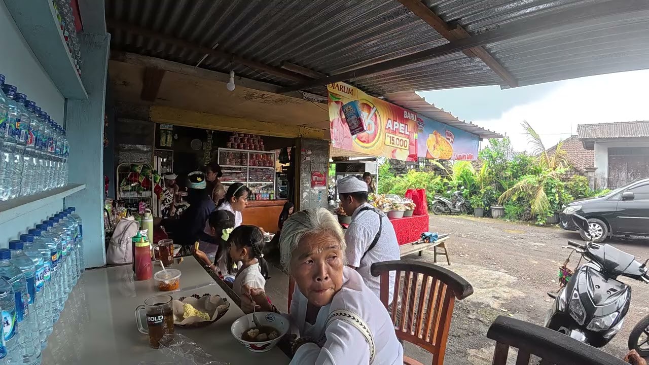 Jalan - jalan di Pura Besakih 'maam bakso'