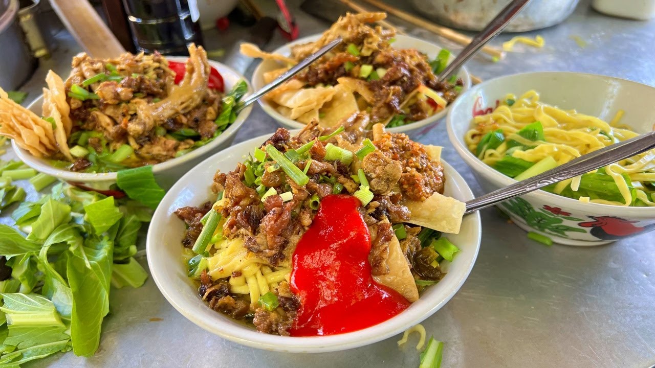 PANGSIT MIE AYAM MURAH TOPPING KULIT MELIMPAH