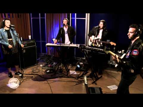 Jungle performing "Busy Earnin'" Live on KCRW