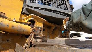 John Deere Dozer Top Roller Replacement and Broken Bolt Removal Tricks