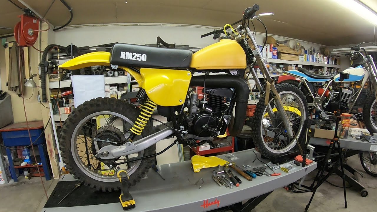 Suzuki RM 250 C2 Assembly, Throttle cable Fab