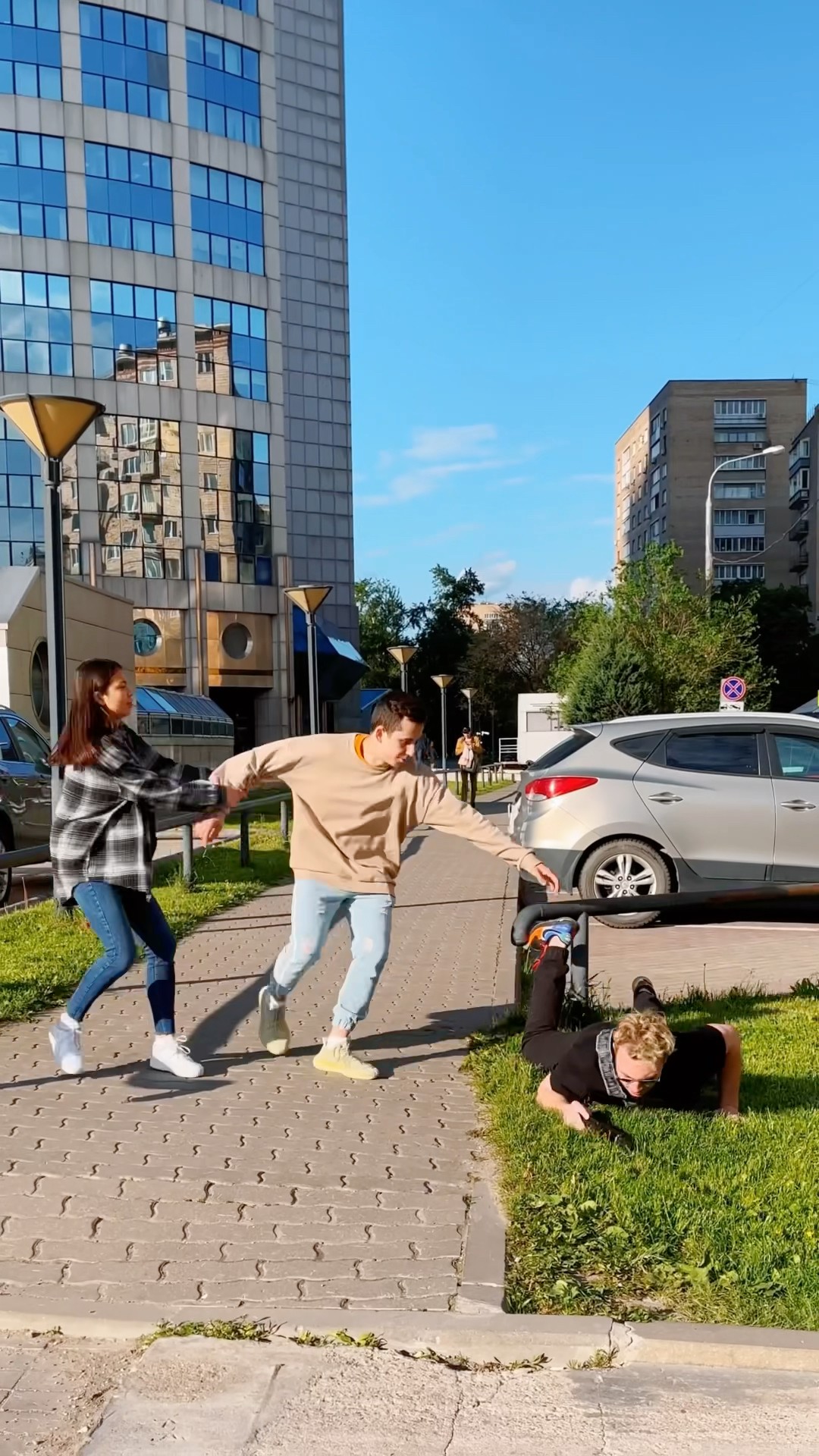 Pretended to Be a Blind Man Prank: Would You Help??‍?‍➡️ #kiryakolesnikov #prank #socialexperiment