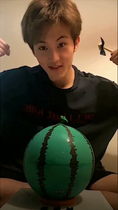 Mark UNBOXING cake subak 🤣🐯🍉 #marklee #nct #nctdream #nct127 #watermelon #cake #shorts