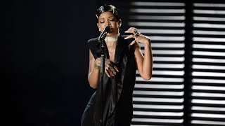 Rihanna - Diamonds (Live On American Music Awards) Hd