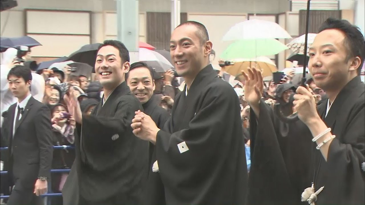 華やかに銀座をお練り 歌舞伎座開場記念で