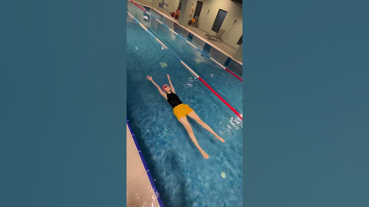 Denizde ve havuzda sırt üstü yatmak bu kadar kolay. #yüzme #buraklayüzüyorum #swimming #deniz #tatil