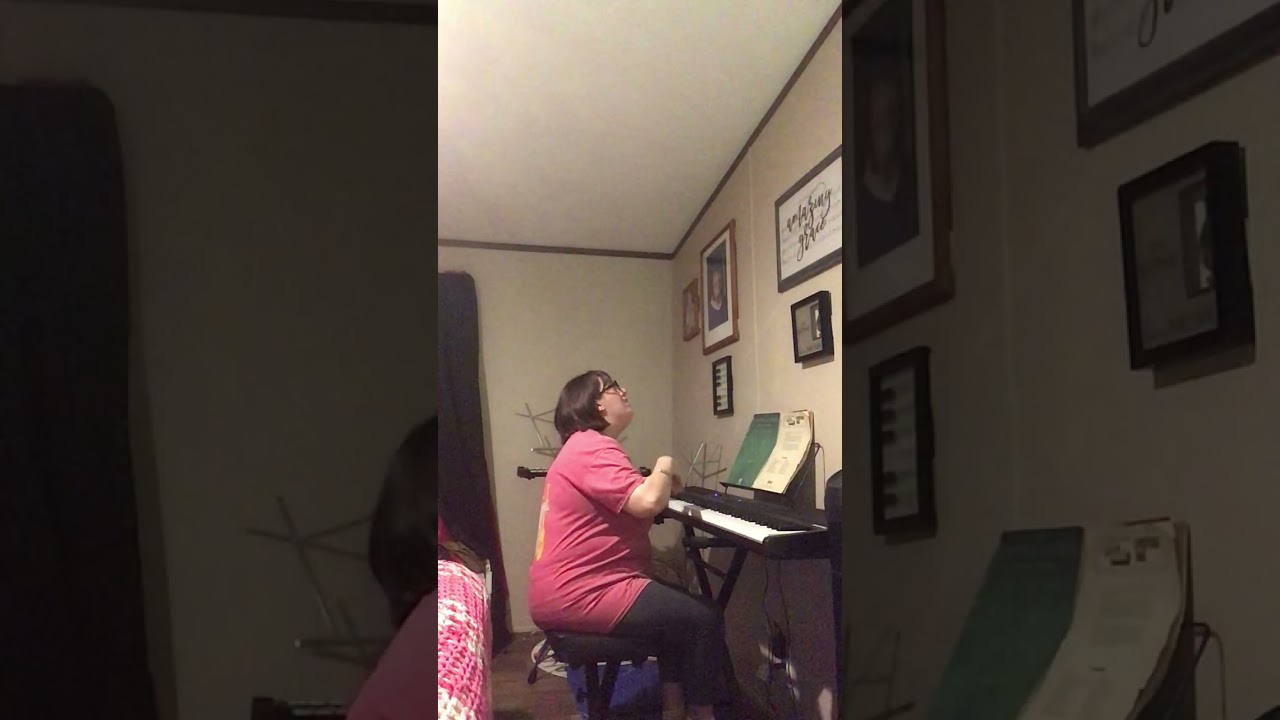 Explaining major scales on piano 