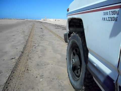 Nissan Patrol MD 27 Perkins de 1983, conduciendo p...