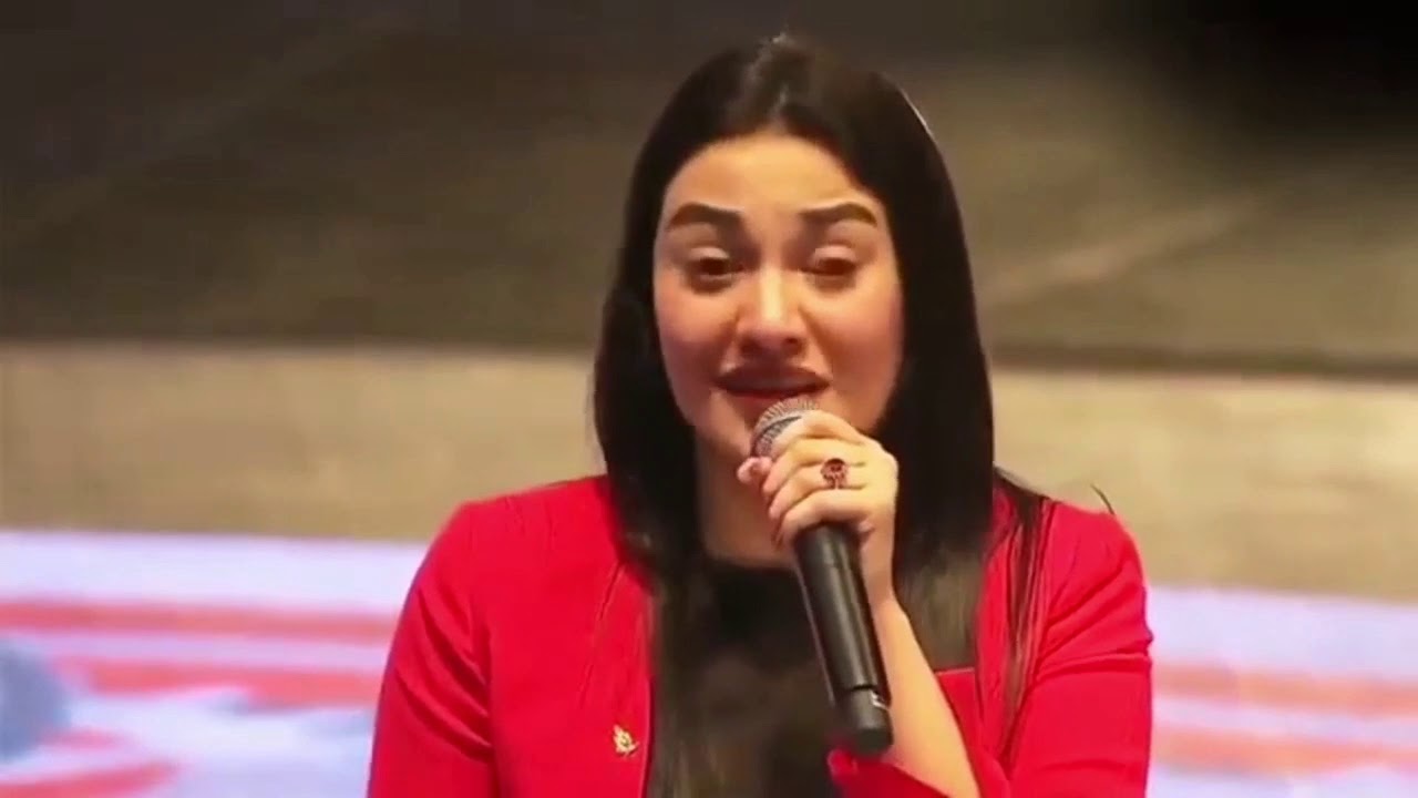 Muniba Mazari | Inspirational Speech | Gratitude - YouTube