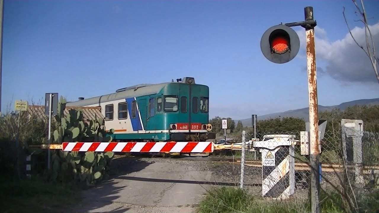 Spoorwegovergang Marrubiu (I) // Railroad crossing // Passaggio a livello