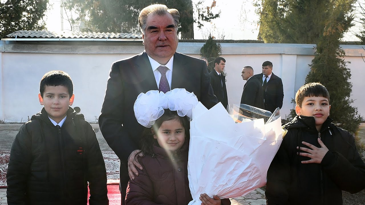 Пешвои миллат  аз Мактаб-интернати ҷумҳуриявии кӯдакони ношунавои н. Рӯдакӣ дидан намуданд