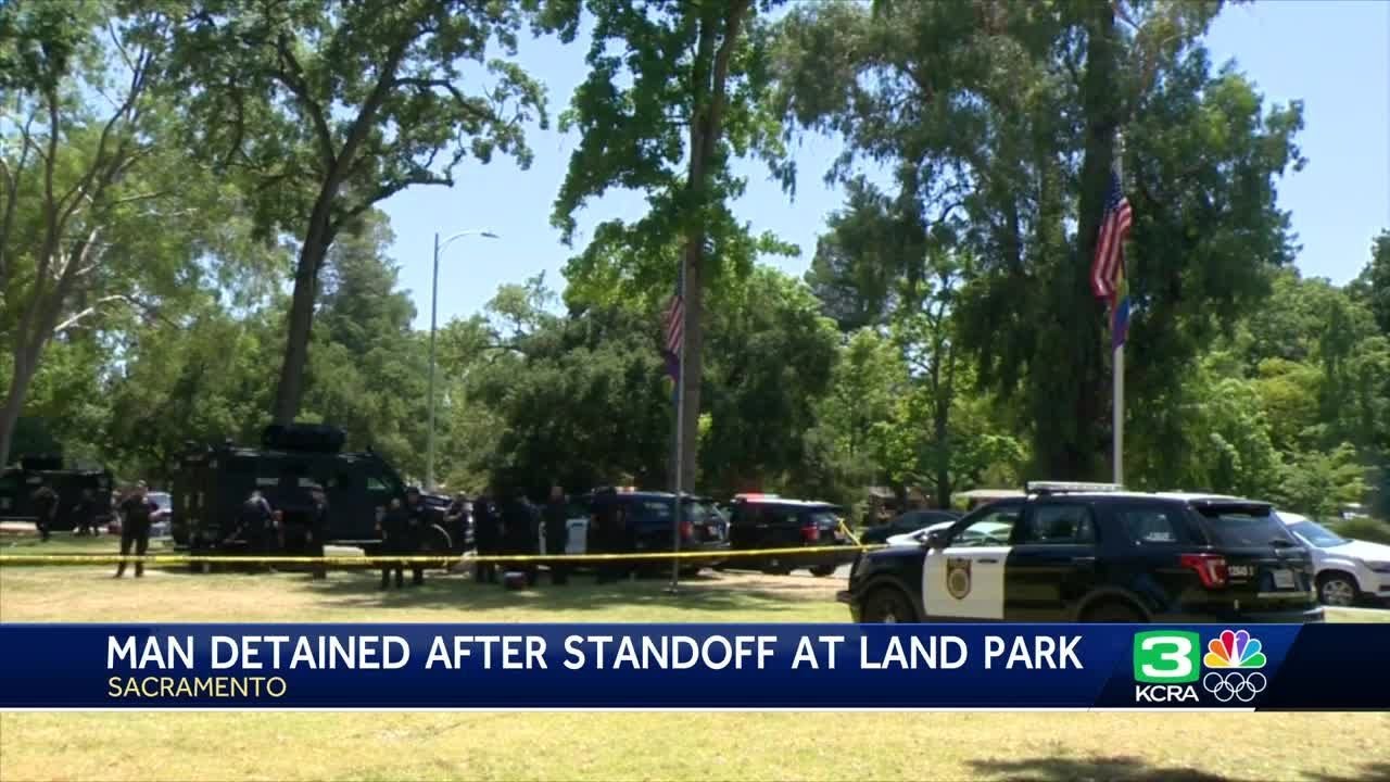 Sacramento police detain man after standoff in Land Park - YouTube