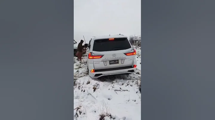 Lexus LX570 Stuck in Snow #Short - 天天要聞