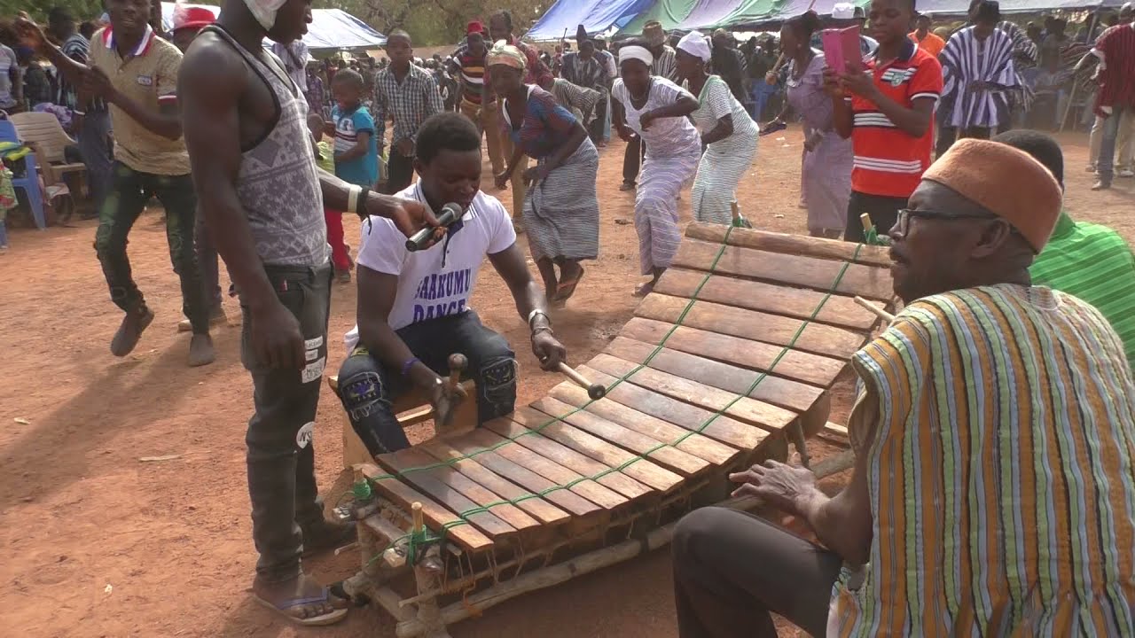 Alex Woma performing at the  Kukur Bagr Festival