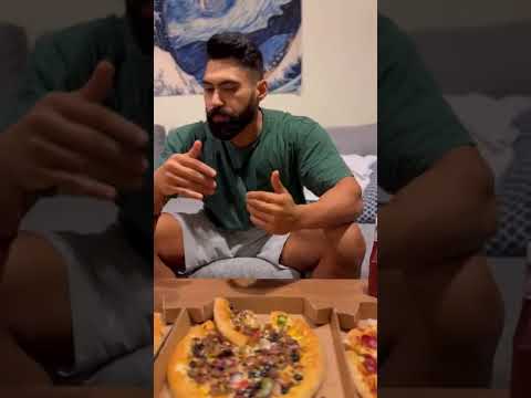 يا تري البيتزا في دبي احلي ولا في مصر يوم الفري